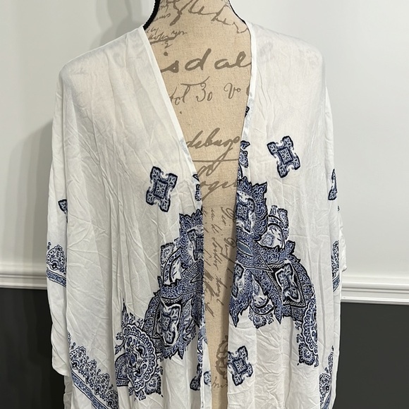 One size Cover Up Summer Blue/White Design - Picture 2 of 6